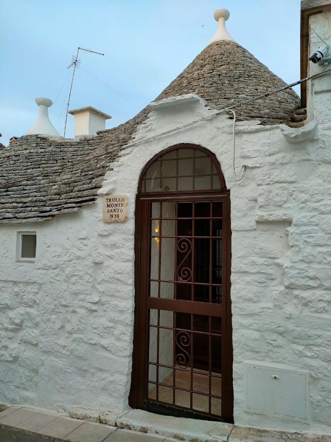 Trullo Monte Santo 50 Bed & Breakfast Alberobello Luaran gambar